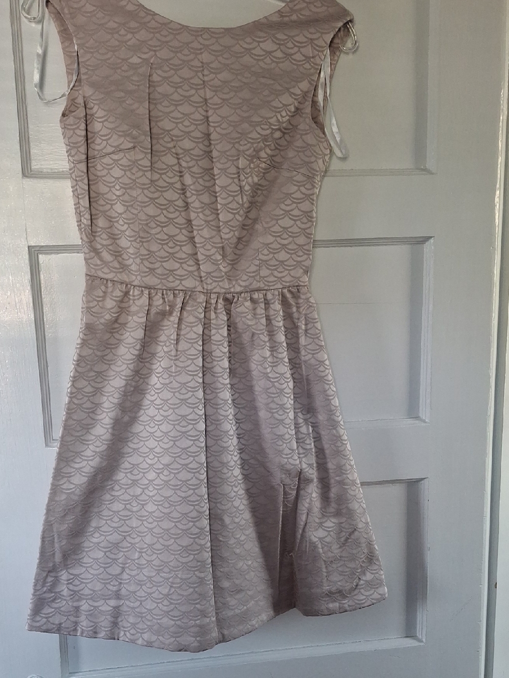 H&M Scallop-Print Sleeveless Dress in Light Mauve with Gold Zip